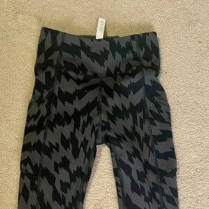 Lululemon Wunder Train size 2